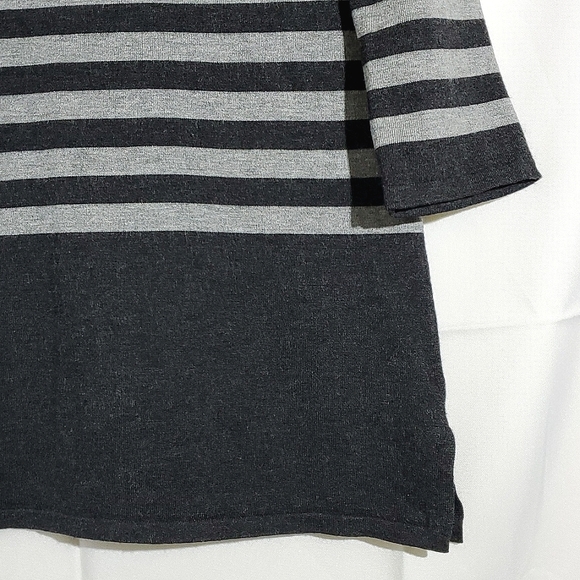 Cable & Gauge Grey Two-Tone Horizontal Stripe 3/4 Sleeve Knit Top - Medium - Picture 3 of 10